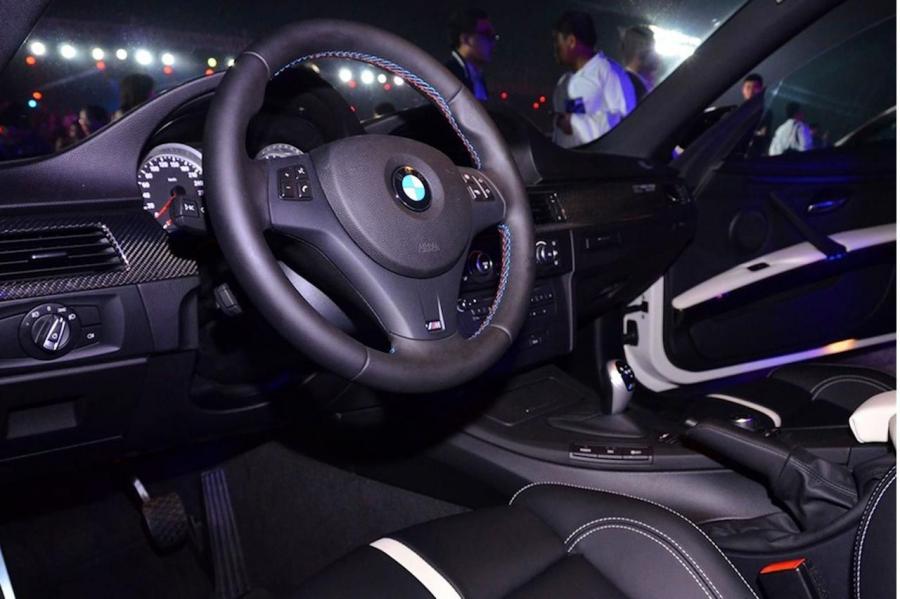  BMW M3 Carbon Edition 2011 года  (фото 9 из 18)